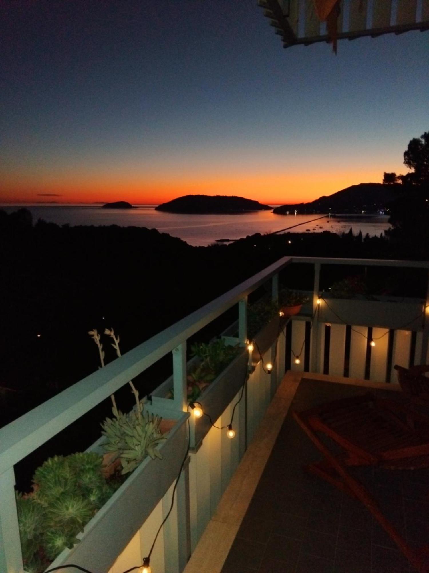Vista Sul Blu ,Baia Blu, Lerici Apartment Екстериор снимка